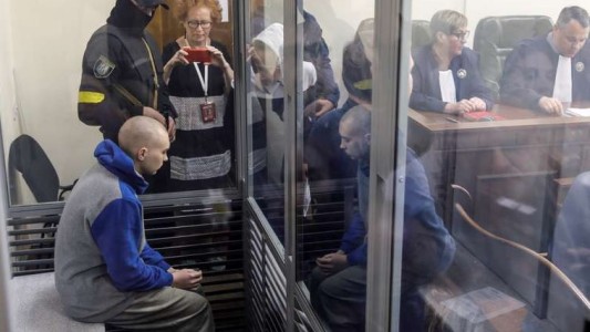 Primer juicio por crímenes de guerra en Ucrania: soldado ruso se declaró culpable