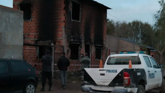 Antes de morir, una mujer tiró por la ventana a su bebé y lo salvó de un incendio