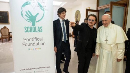 Lousteau, amigo y traductor de Bono de U2 ante el papa Francisco
