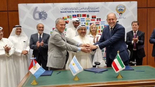 Schiaretti y Perotti firmaron en Kuwait el crédito para iniciar la construcción del acueducto Santa Fe-Córdoba