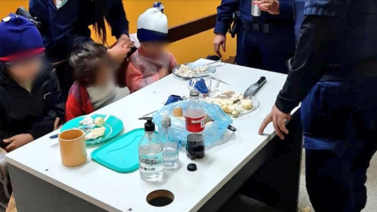 Encuentran a tres niños abandonados en la fría madrugada