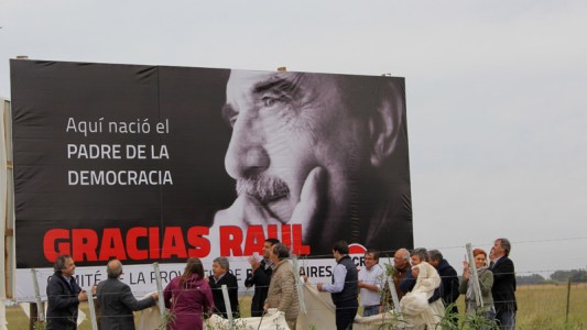 Colocarán cartelería en Chascomús que señale "Aquí nació el padre de la democracia: Raúl Alfonsín"