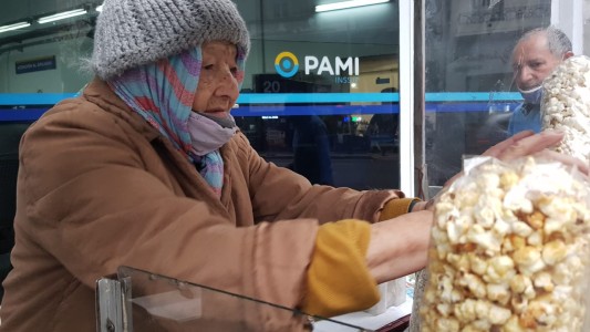 Angélica: la jubilada cordobesa que sigue trabajando a sus 83 años en el centro de la ciudad