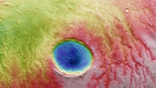 Revelan la imagen de un cráter en Marte con forma de un ojo
