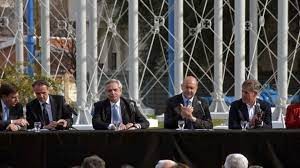 Fernández anunció que dictará "una serie de normas para que no falte el gasoil"