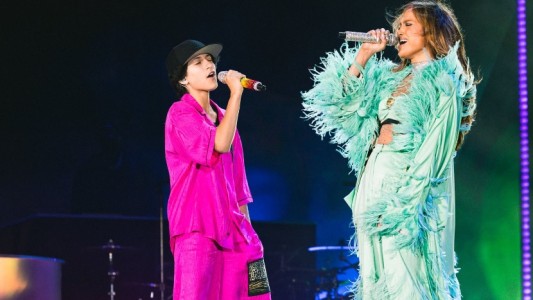 Jennifer López cantó con su hija a quien se refirió como "elle"