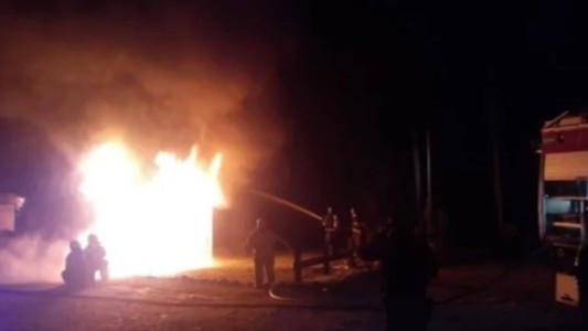 Grupo mapuche RAM se atribuyó el incendio a una oficina pública