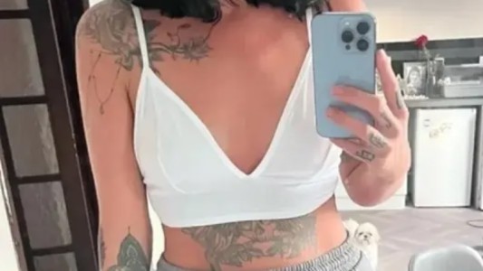 Denunció que no quisieron servirle en un restaurante por llevar un top muy corto