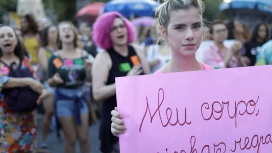 Una jueza niega derecho a aborto a una niña violada de 11 años y la alienta a elegir el nombre del bebé