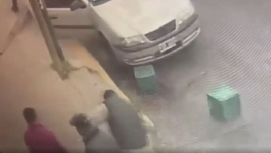 Noqueó a un repartidor que dejó mal estacionado el camión: está en coma y su estado es delicado