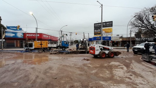 Más de un centenar de barrios afectados por la rotura de un caño de agua