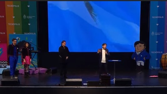 Kicillof defendió la posibilidad de que los jóvenes "hablen como quieran"