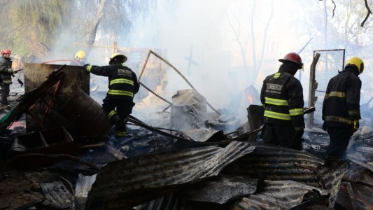 El día después del trágico incendio en villa La Tablita