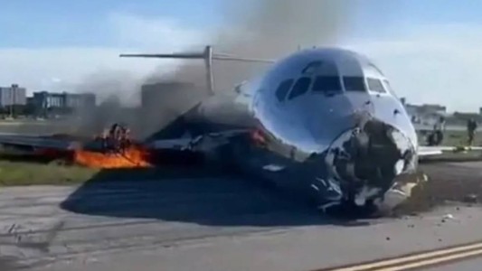 Se incendió un avión al aterrizar en el aeropuerto de Miami