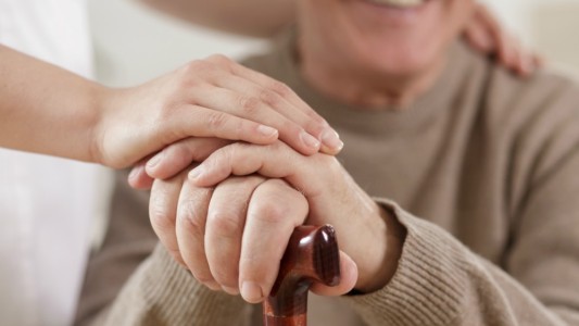 Salida laboral: Cómo inscribirse en el Registro de cuidadores domiciliarios