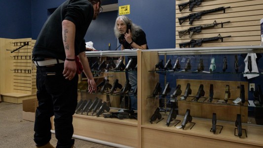 La Corte Suprema de Estados Unidos reafirmó el derecho a portar armas en público