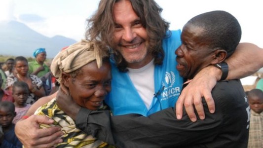 Con Osvaldo Laport, Acnur suma "Ponchos Azules" para dar apoyo a los refugiados