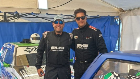 De los guantes al volante: el histórico arquero de la Liga del Sur que ahora corre en automovilismo