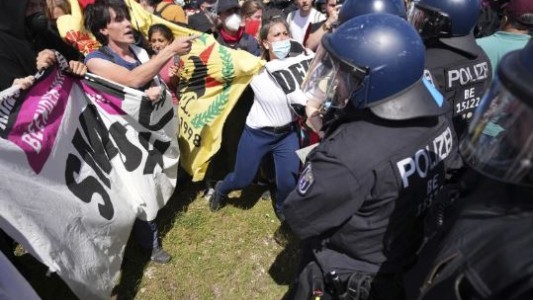 Cientos de ciudadanos protestan contra cumbre del G7 en el sur de Alemania