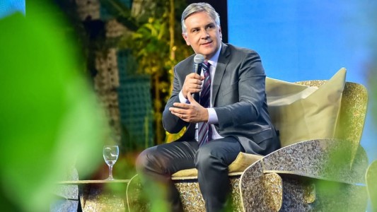 Llaryora de gira por los Estados Unidos