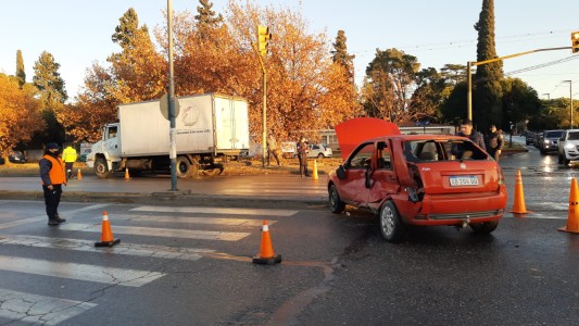 Córdoba: Auto embestido por un camión
