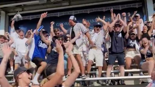 Tensión, acierto y ovación en un partido de béisbol ¡Pero por el flip bottle challenge!