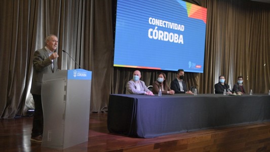 Schiaretti: “Nos interesa que llegue internet a cada localidad de Córdoba”