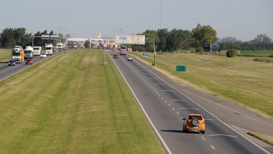 Horror en autopista: asesinaron a tiros a un rosarino para robarle la moto
