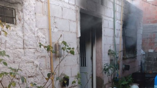 Puso a secar los acolchados sobre el calefactor y generó un incendio