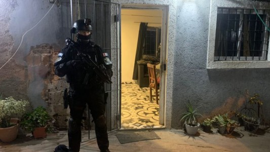 Dos jóvenes de 19 y 21 años fueron detenidos por dirigir dos kioscos de drogas