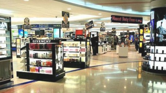 Más cepo al turismo: prohibieron el pago en cuotas en los Free Shop