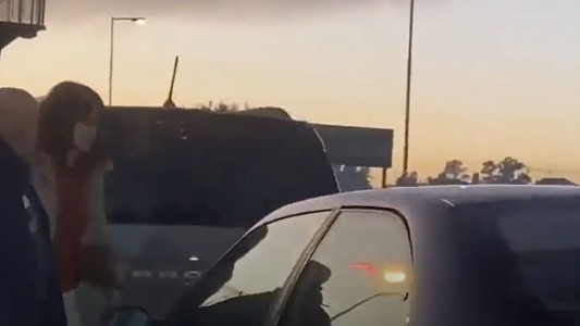 Le suspendieron el registro de conducir al hombre que agredió a una mujer en la autopista