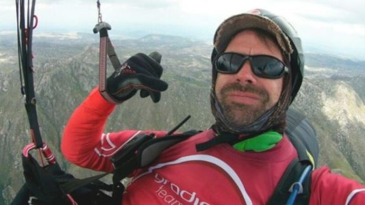 Entre Ríos: murió un hombre que hacía parapente y cayó al río Paraná