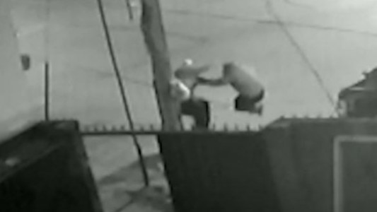 Un policía retirado mató a un delincuente e hirió a otro que quisieron robarle en Merlo