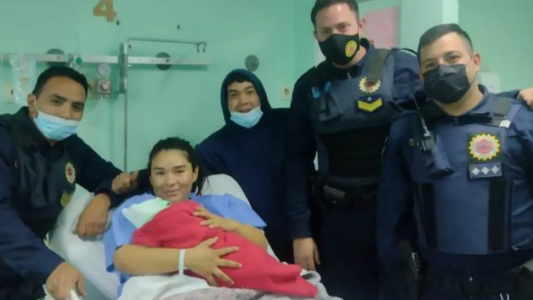 Policías “parteros” ayudaron en el alumbramiento de una joven mamá