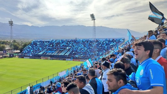 Caravana celeste: 15 mil hinchas de Belgrano viajan a Santa Fe
