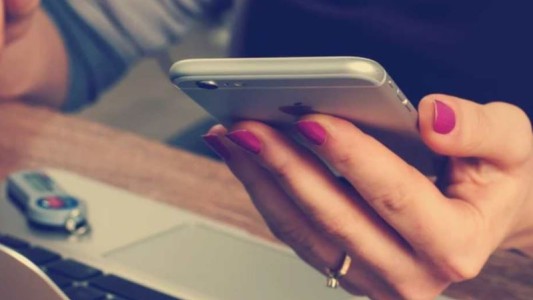 El calvario de Solana: le robaron su identidad para vender contenido sexual explícito