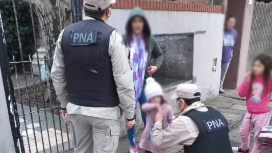 Una nena se ahogaba con un caramelo y fue salvada por un efectivo de la Prefectura