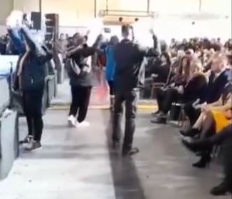 La Rioja: Docentes interrumpieron el discurso del gobernador pidiendo ser escuchados