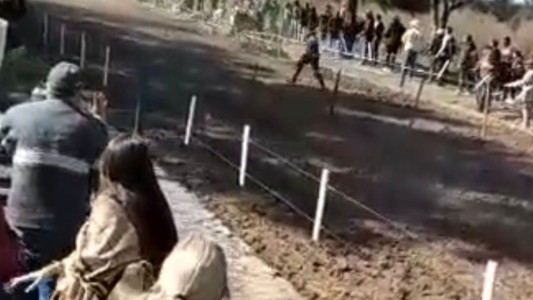 Un hombre murió atropellado por un caballo de carrera: imputaron al jockey