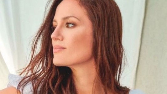 Paula Chaves rompió en llanto con el motoquero que la ayudó mientras su hija tenía convulsiones
