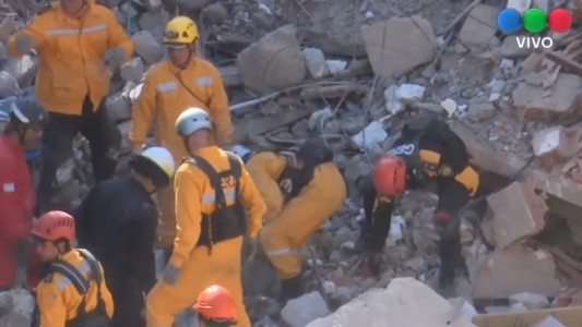 Triste final: encontraron sin vida al hombre que quedó atrapado tras derrumbarse una casa en Rosario