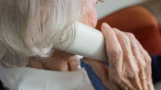 Estafaron con el "cuento del tío" a una mujer de 96 años