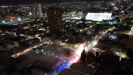 El impresionante recibimiento al colectivo de Belgrano llegando al estadio