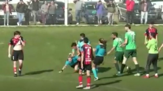 Detuvieron a un jugador por agredir a una referí en Gonzales Chaves