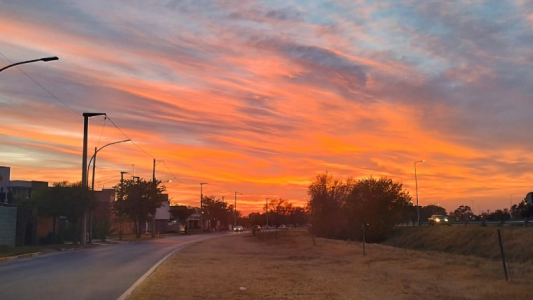 Húmedo e inestable, probables lloviznas, máxima de 17°