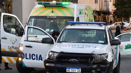 Esperaba mellizos, la golpeó sus padre en plena calle y perdió el embarazo