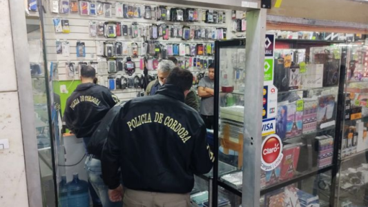 Allanan locales de Galería Norte, dos detenidos