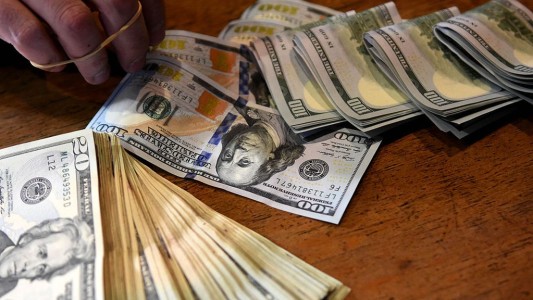 Previo a la asunción de Massa, vuelve a subir el dólar blue