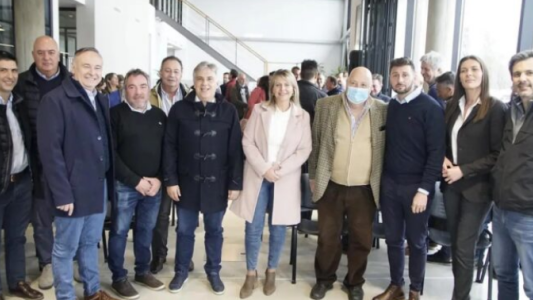 Llaryora en gira proselitista por el sur provincial